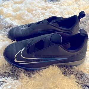 Nike phantom low turf soccer sneakers. Great condition.
